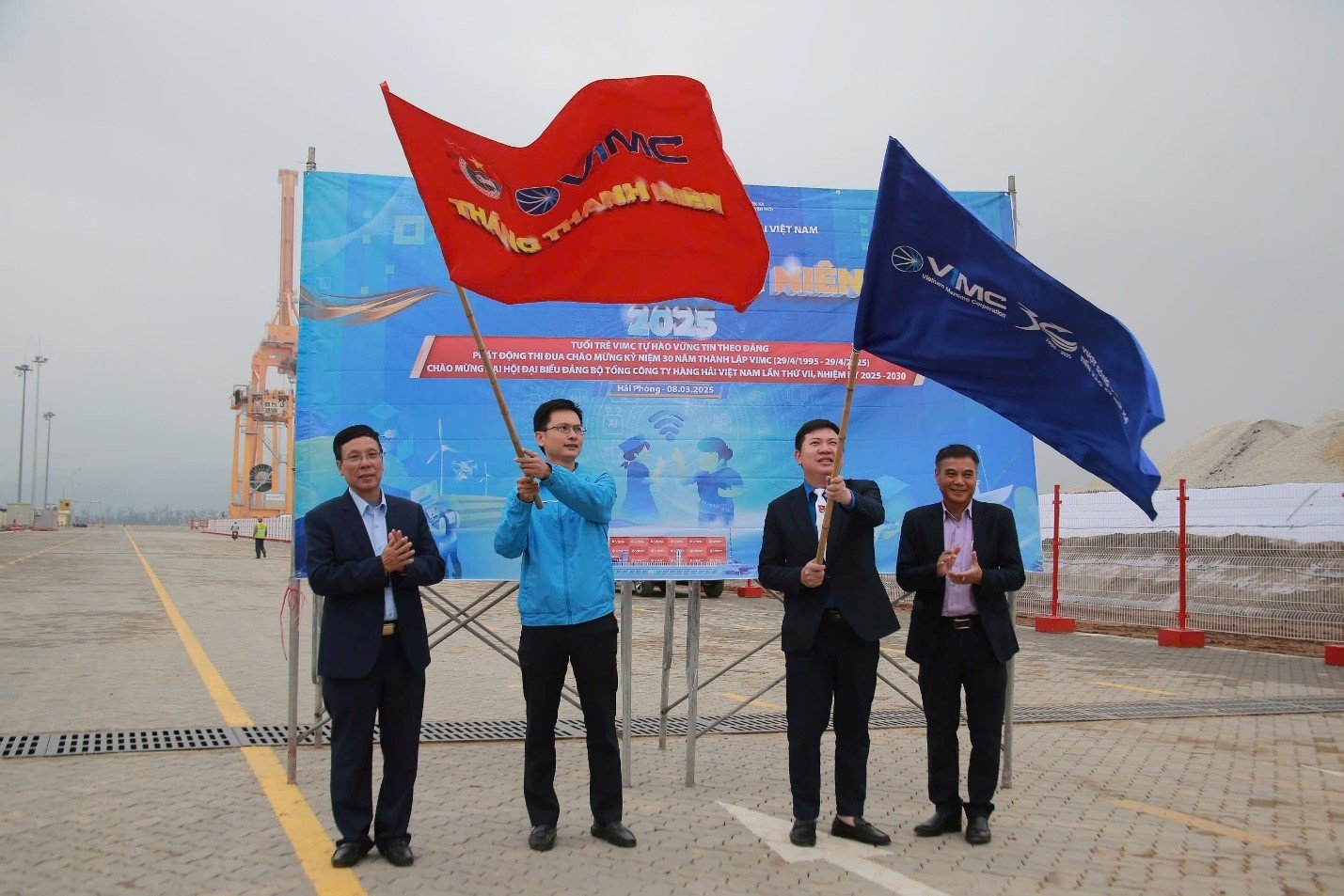 Mit Stolz und neuem Elan in den Jugendmonat 2025 starten - Vietnam National Shipping Lines - VIMC