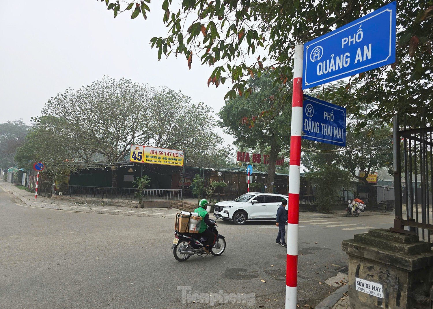 Close-up of two roads along West Lake that will soon be widened to 21m photo 1