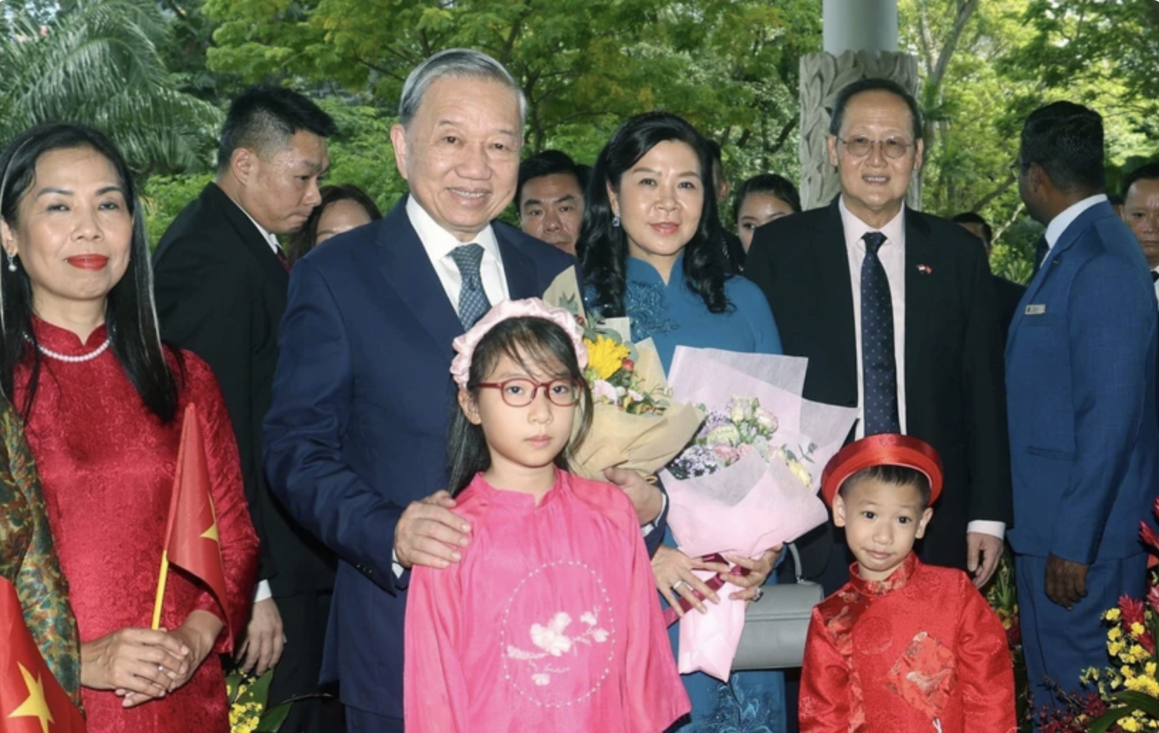 Generalsekretär To Lam und seine Frau beginnen offiziellen Besuch in der Republik Singapur