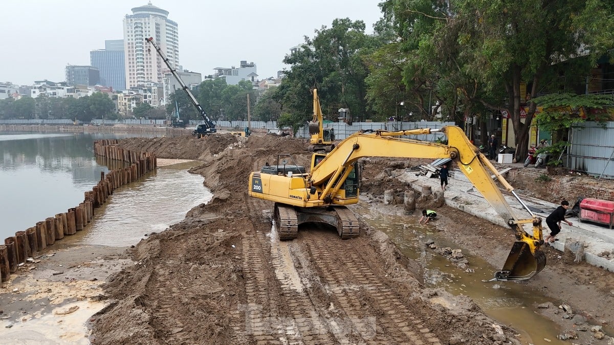 La scène flottante et la tribune extérieure du lac Hoang Cau se dévoilent progressivement photo 10