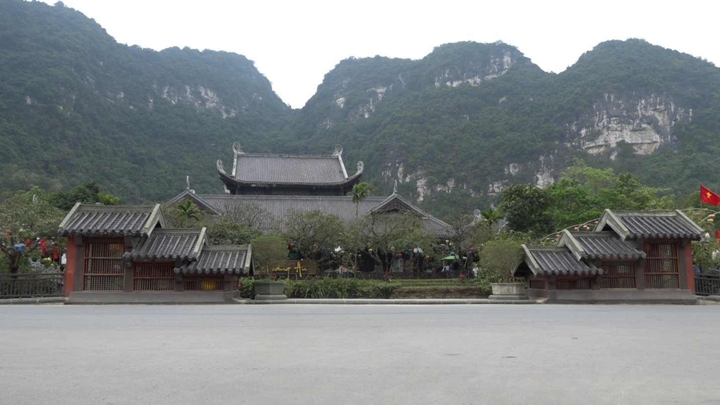 Ninh Binh is the center of politics, economy, culture, history, modern tourism and the region of the southern provinces of the Red River Delta. Image 2