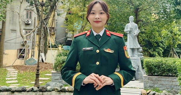 The only "beauty" among the 10 outstanding young faces of the entire army