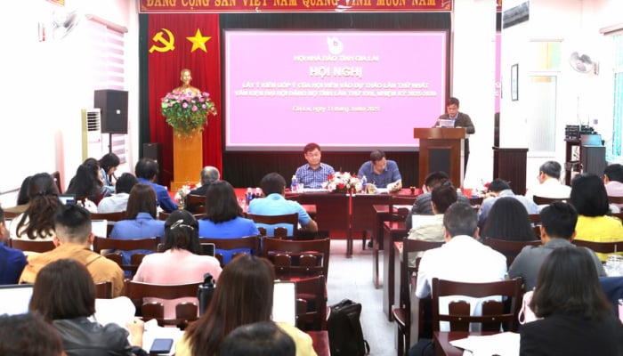 Gia Lai Provincial Journalists Association solicits members' comments on the draft political report of the Provincial Party Congress