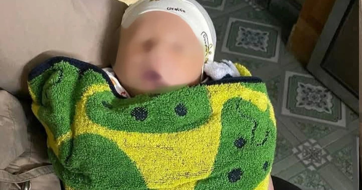 Baby mit der Nachricht „Lass mich nirgendwo hingehen“ ausgesetzt