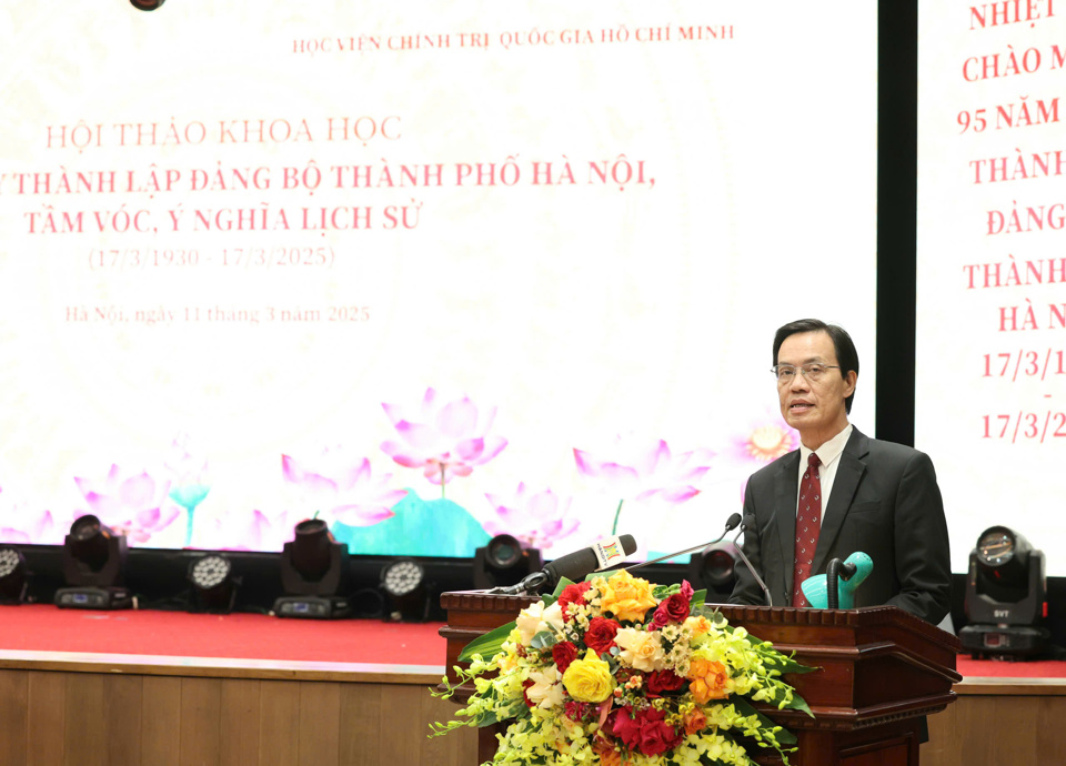 Le professeur associé, Dr. Nguyen Danh Tien a prononcé un discours de clôture lors de la conférence scientifique sur le thème « 95 ans de la fondation du Comité du Parti de Hanoi, sa stature et son importance historique (17 mars 1930 - 17 mars 2025) ».