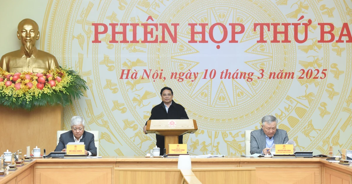 Prime Minister Pham Minh Chinh chairs the third meeting on eliminating temporary and dilapidated houses.