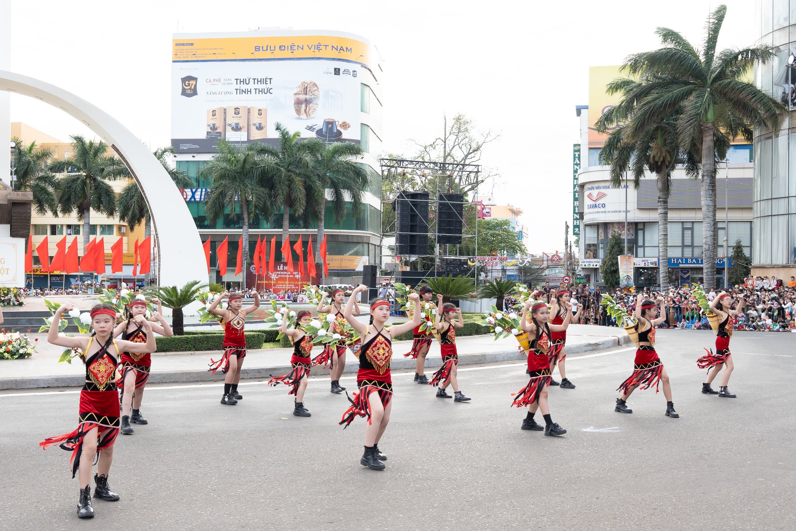 Đậm đà bản sắc Tây Nguyên trong Lễ hội Đường phố 2025 “Buôn Ma Thuột - Điểm đến của cà phê thế giới