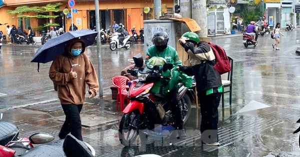 Ho Chi Minh City's weather is erratic, with the possibility of unseasonal rain in the evening.