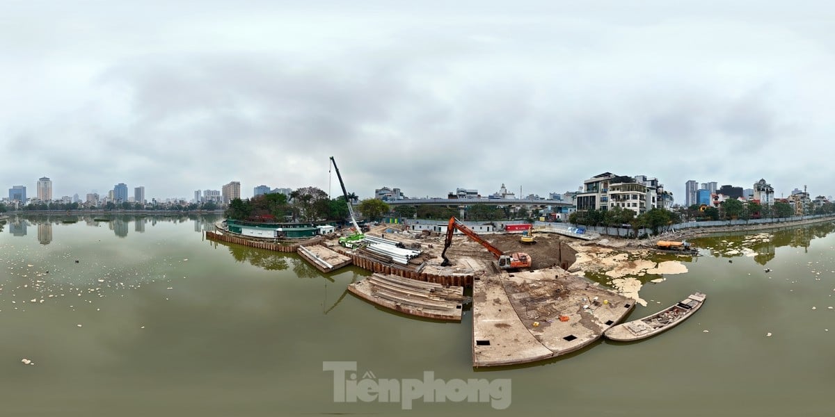 La scène flottante et la tribune extérieure du lac Hoang Cau se dévoilent progressivement, photo 14