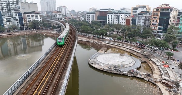 Floating stage and outdoor grandstand at Hoang Cau lake gradually appear