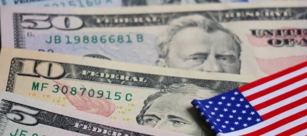 El dólar se debilita y el euro registra su mejor crecimiento en 16 años