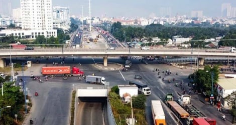 Ho Chi Minh-Ville investit 312 milliards de VND supplémentaires pour construire un viaduc à l'intersection menant au port de Cat Lai.