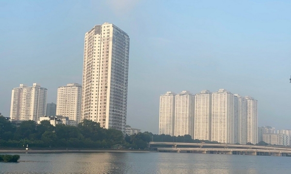 Hanoi endurece las restricciones, orienta la confirmación de la vivienda para comprar apartamentos por más de 18 millones/m2, bullicio de subastas de terrenos en Hung Yen