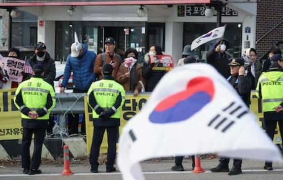 Police Deployed Ahead of Verdict on Impeached South Korean President