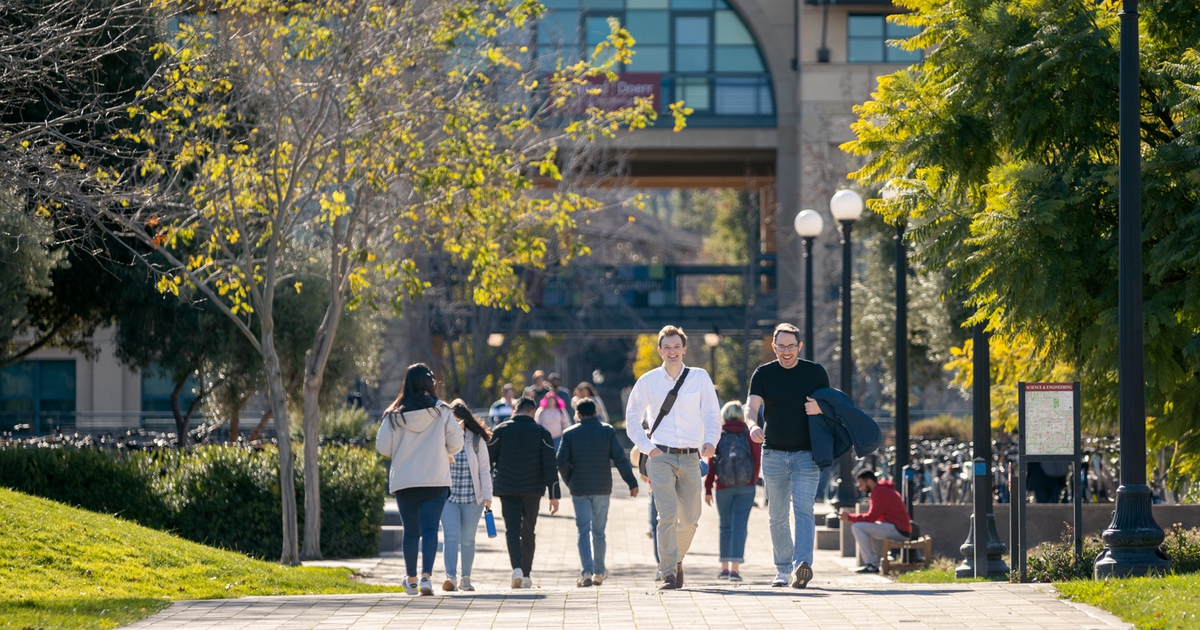 米国のトップ大学がベトナムを訪れ、教育方法や協力の機会について学ぶ