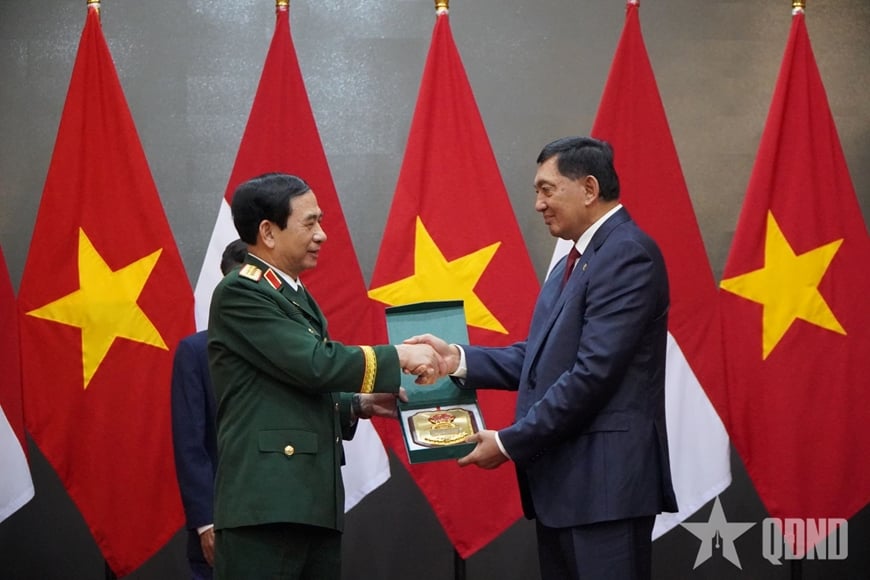 El general Phan Van Giang se reunió bilateralmente con el ministro de Defensa de Indonesia