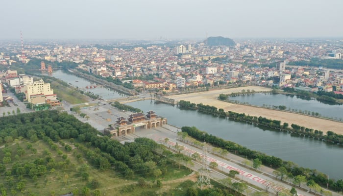 Ninh Binh mérite d'être le centre politique, économique, culturel, historique et touristique moderne et durable des provinces du sud du delta du fleuve Rouge.