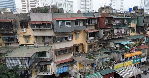 Gros plan de 3 anciens immeubles d'appartements à Hanoi qui seront rénovés et construits en immeubles d'appartements de 40 étages