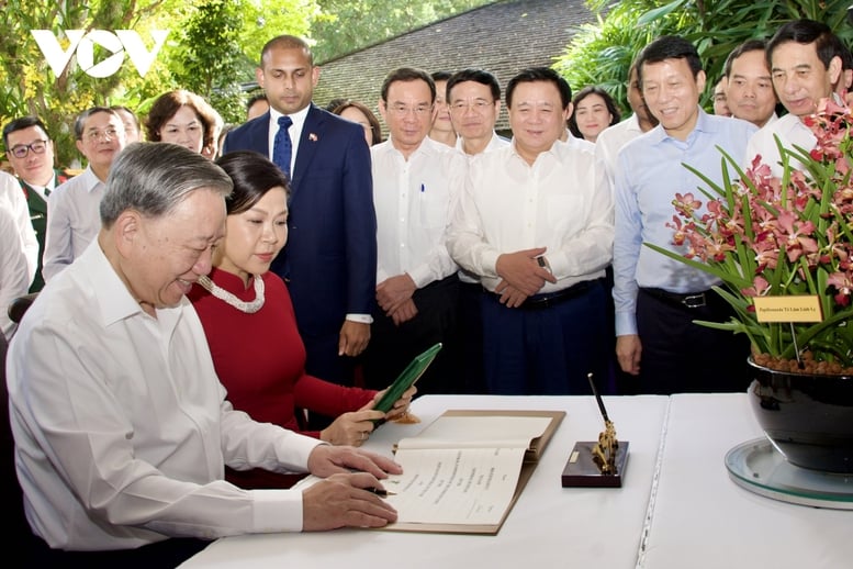 Singapore định danh loài hoa lan mới theo tên Tổng Bí thư Tô Lâm và phu nhân- Ảnh 2.