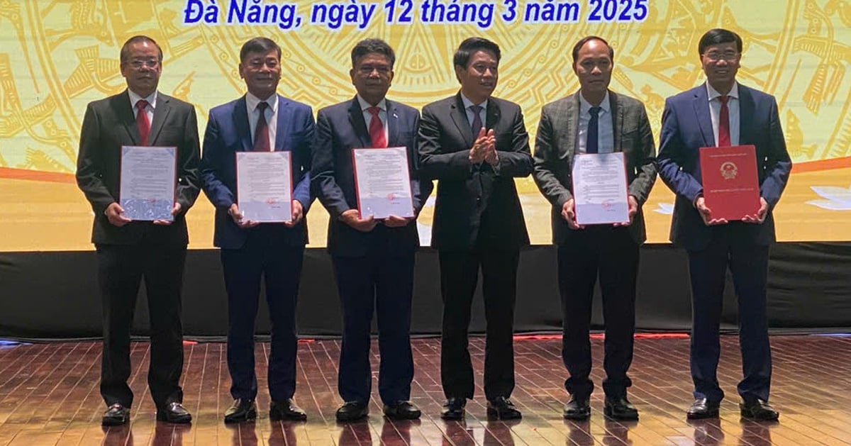 Banque d'État de la région 9 située à Da Nang, 5 directeurs provinciaux deviennent directeurs adjoints, la direction réduite de moitié