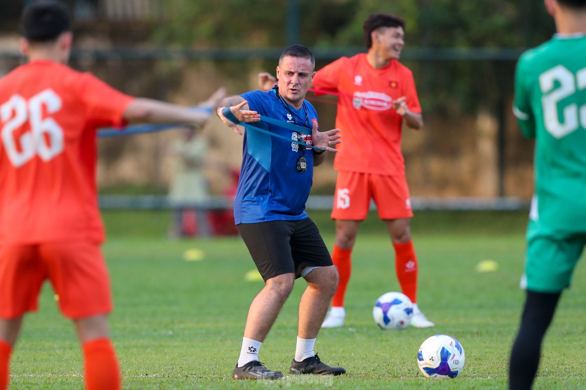 Tien Linh and Quang Hai were absent from the first training session of the Vietnam team. Photo 3