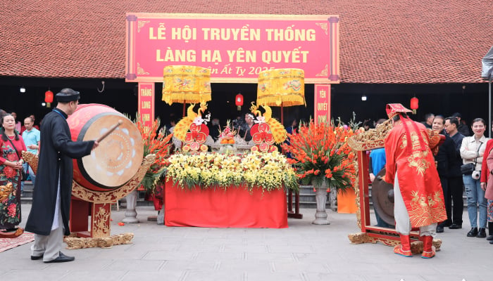 Fête traditionnelle unique de la maison communale de Ha Yen Quyet, quartier de Yen Hoa