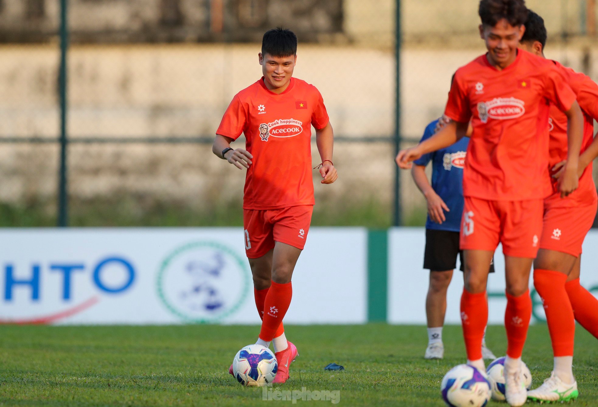 Tien Linh and Quang Hai were absent from the first training session of the Vietnamese team, photo 5