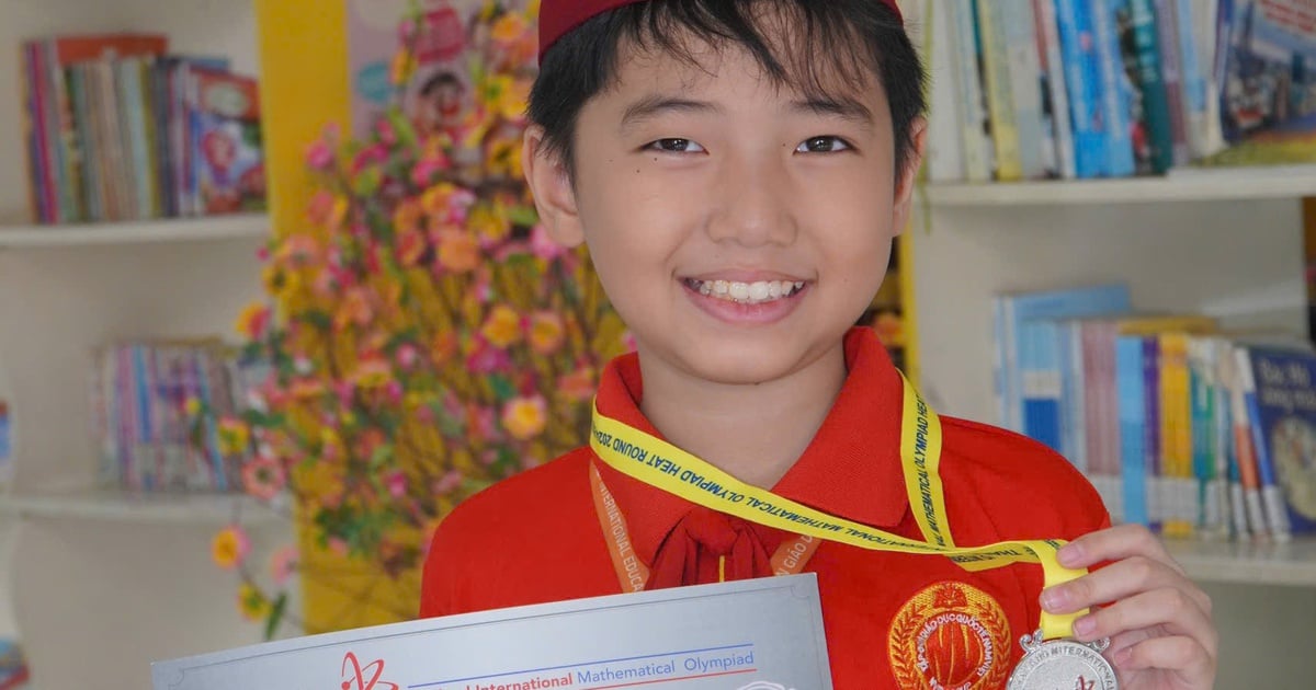 A 5th grade student won a silver medal in international math competition despite not taking extra classes.