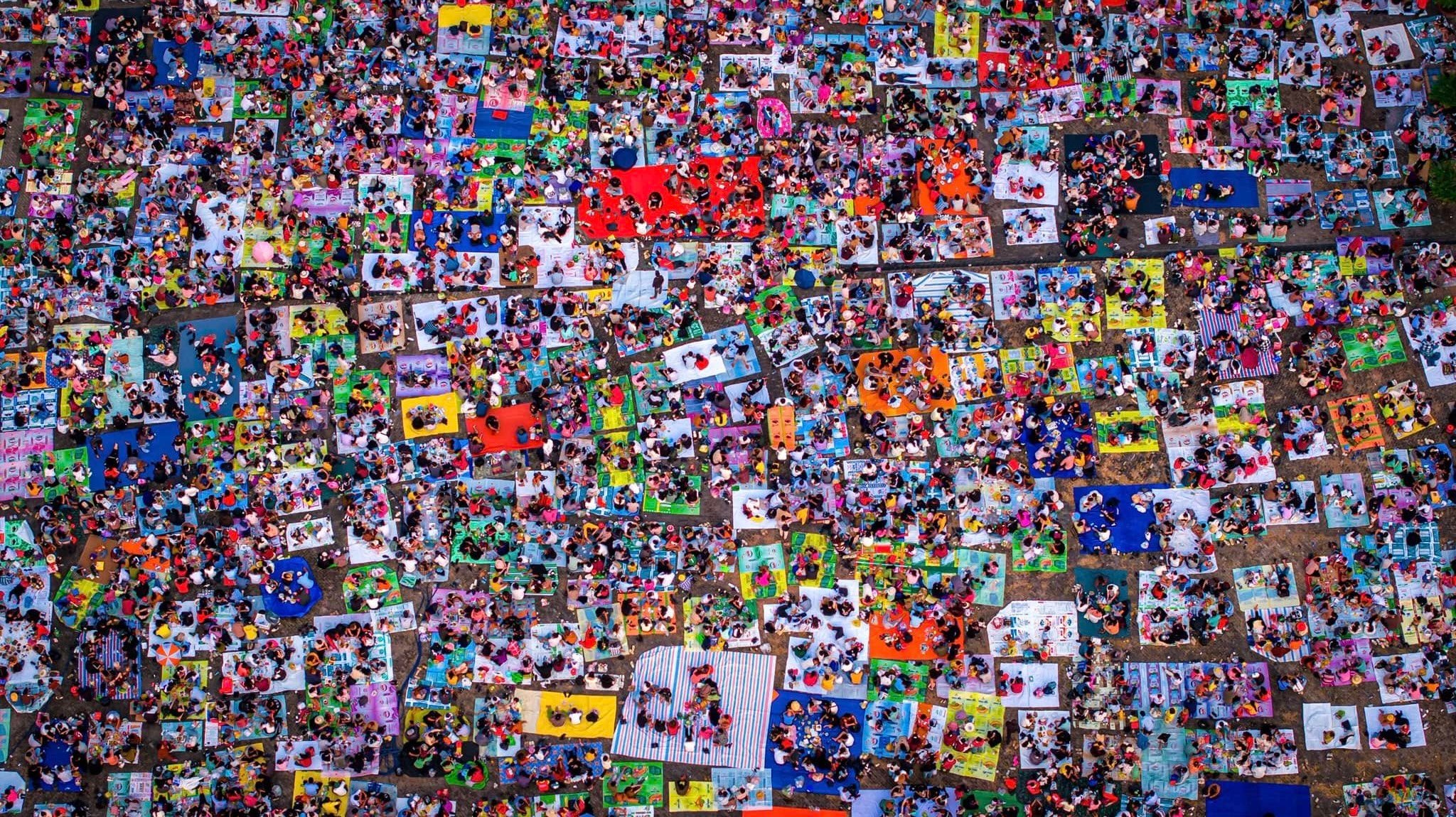 Medios internacionales elogian foto al pie de la montaña Ba Den como 'pintura abstracta'