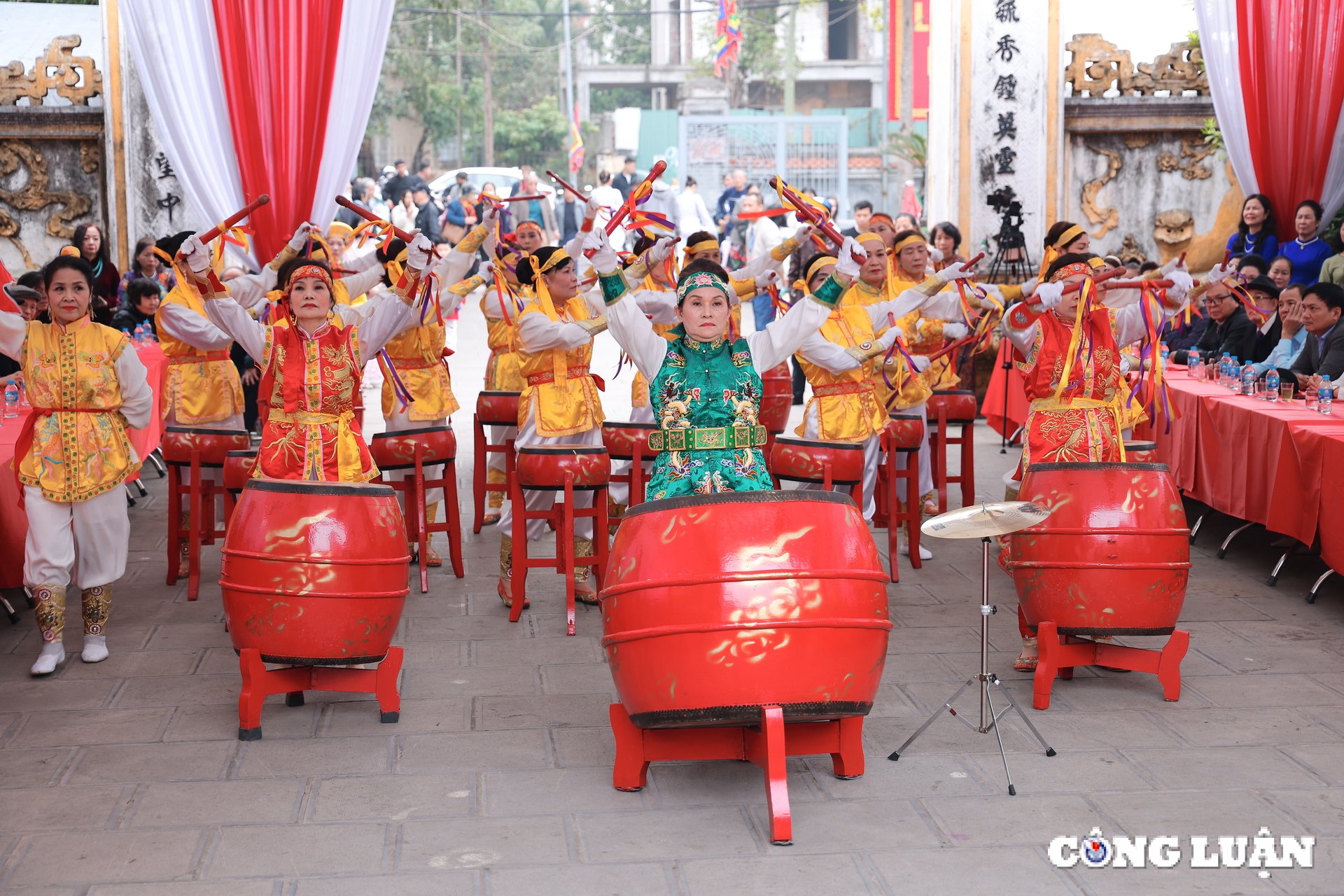 ពិធីបុណ្យប្រពៃណីពិសេស Dinh Ha Yen Quyet Phuong Yen Hoa រូបភាព ២