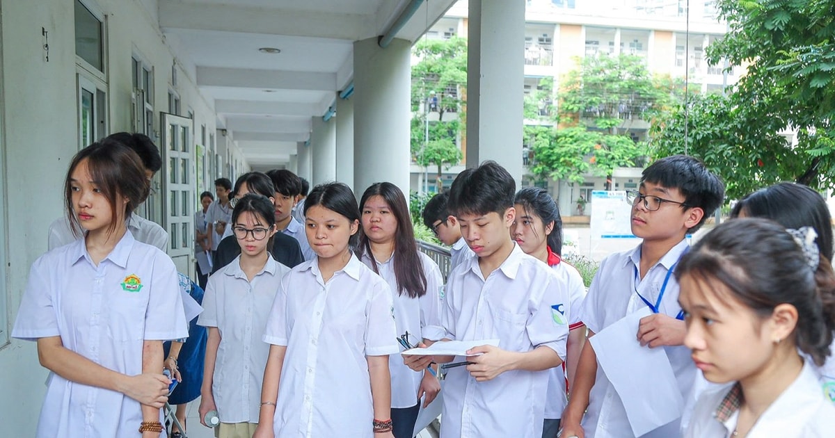 Hanoi recruits students for grade 10 of the continuing education program