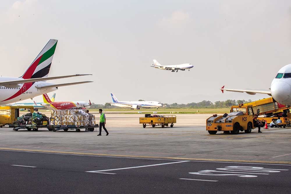 Vom internationalen Flughafen Tan Son Nhat werden zahlreiche Flüge von/zu Fluggesellschaften aus aller Welt angeboten.