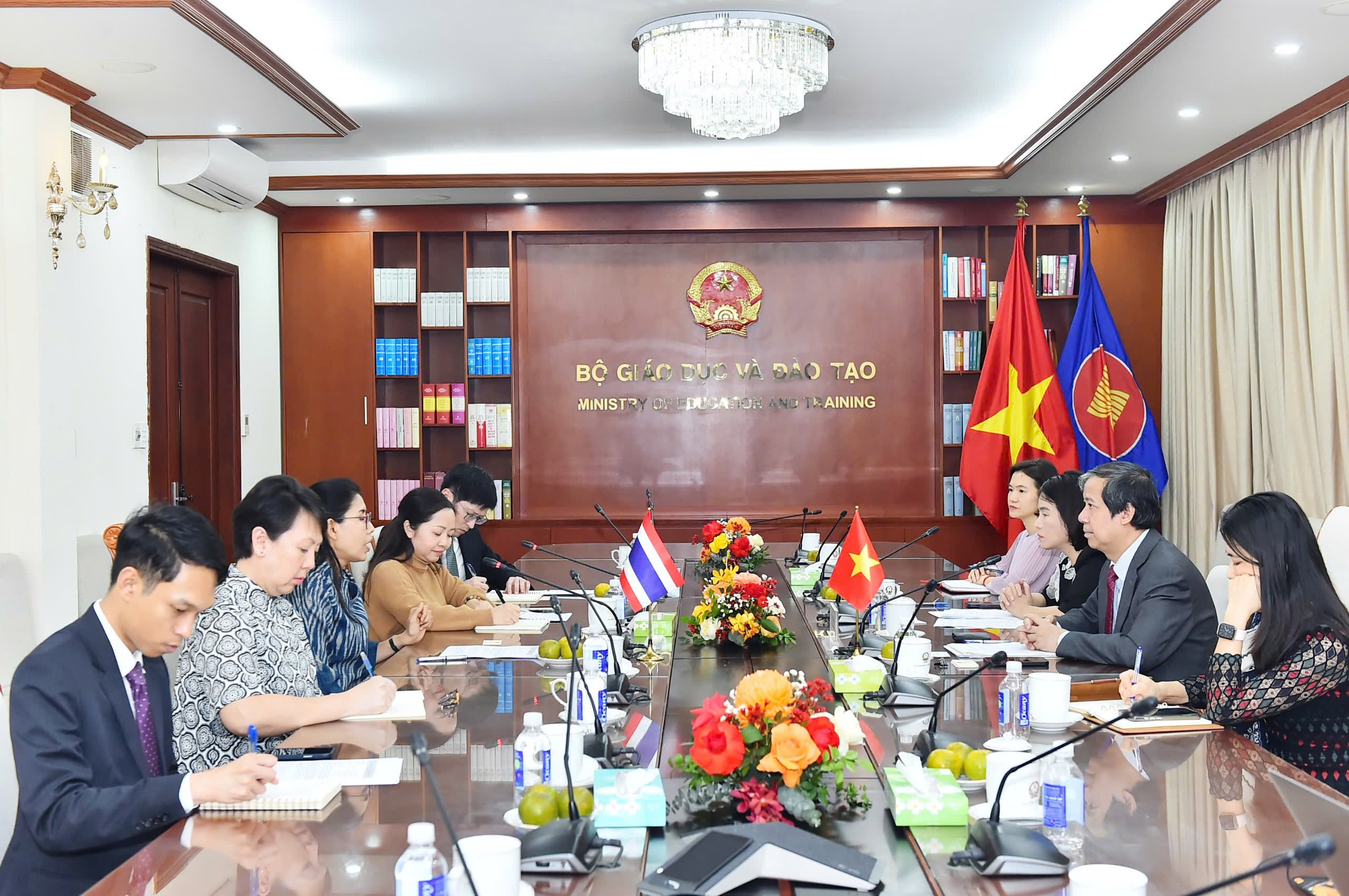 Minister Nguyen Kim Son received the Ambassador of the Kingdom of Thailand to Vietnam