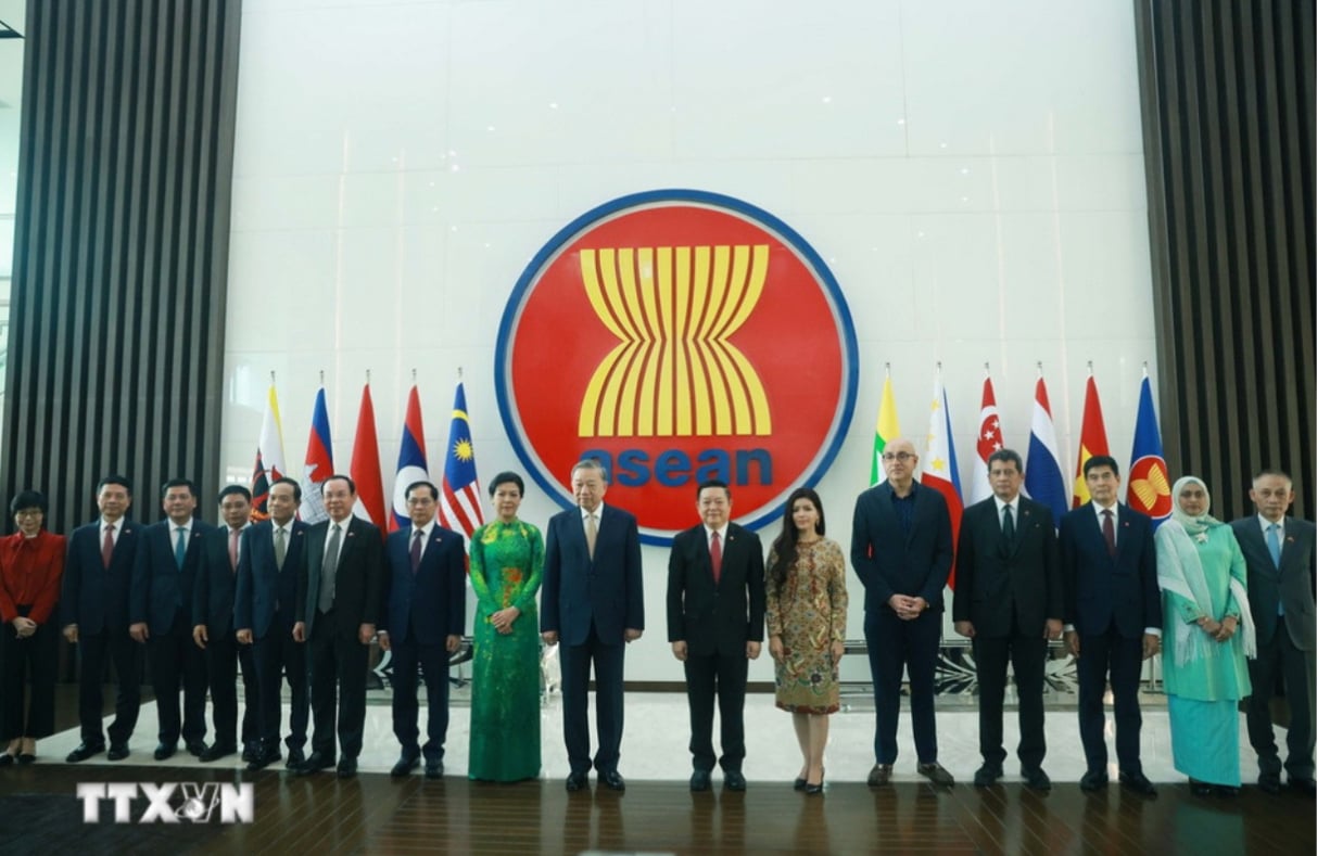 Aktivitäten von Minister Nguyen Hong Dien bei der Begleitung von Generalsekretär To Lam und seiner Frau bei einem Regierungsbesuch ...