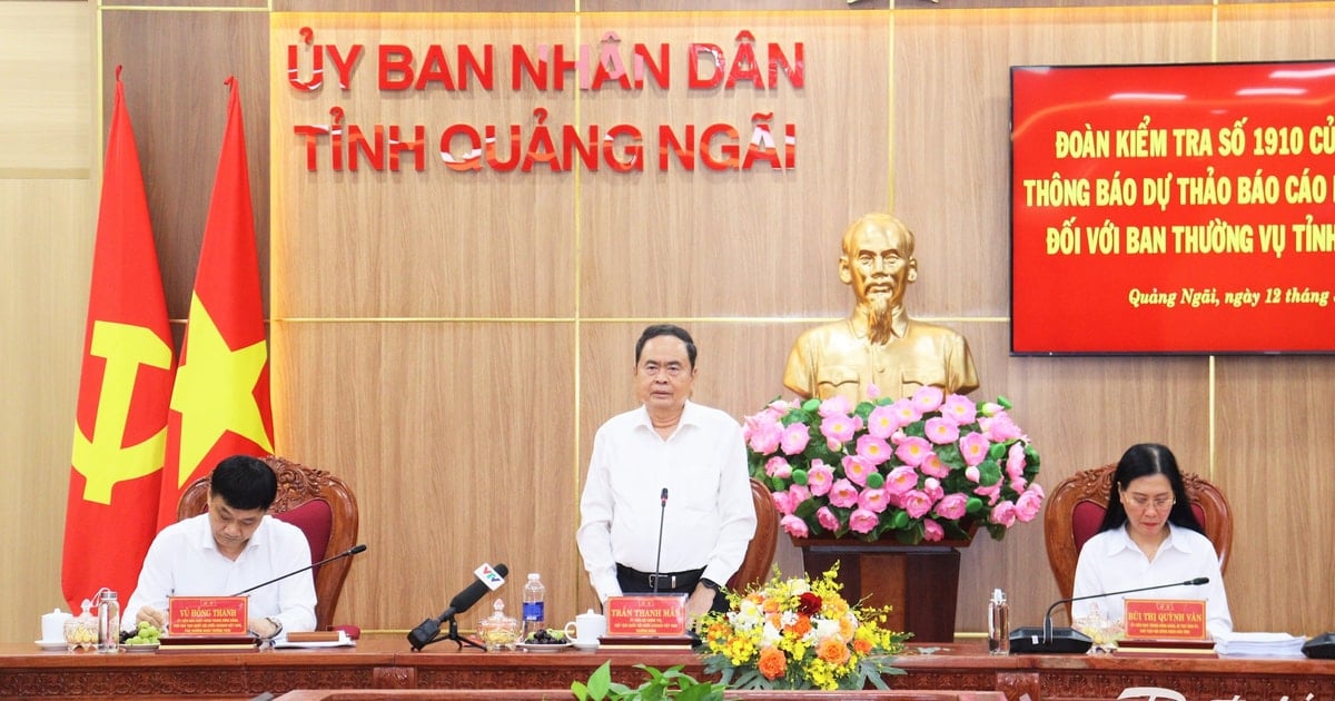 Le président de l'Assemblée nationale, Tran Thanh Man, travaille avec le Comité permanent du Comité provincial du Parti de Quang Ngai