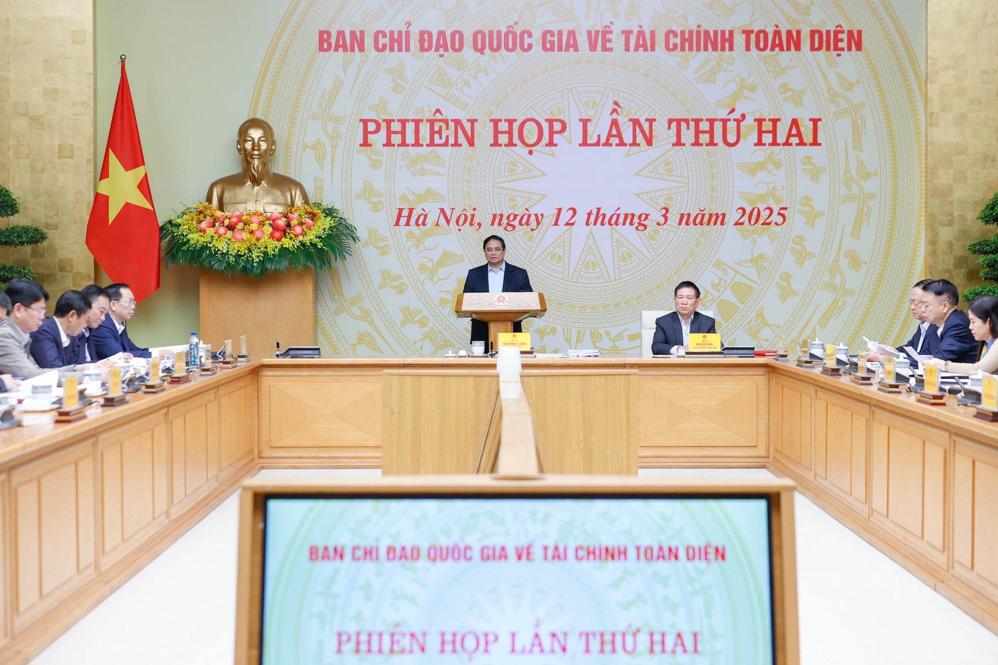 Thủ tướng: Đẩy mạnh nộp thuế, thu phạt vi phạm hành chính không dùng tiền mặt- Ảnh 2.