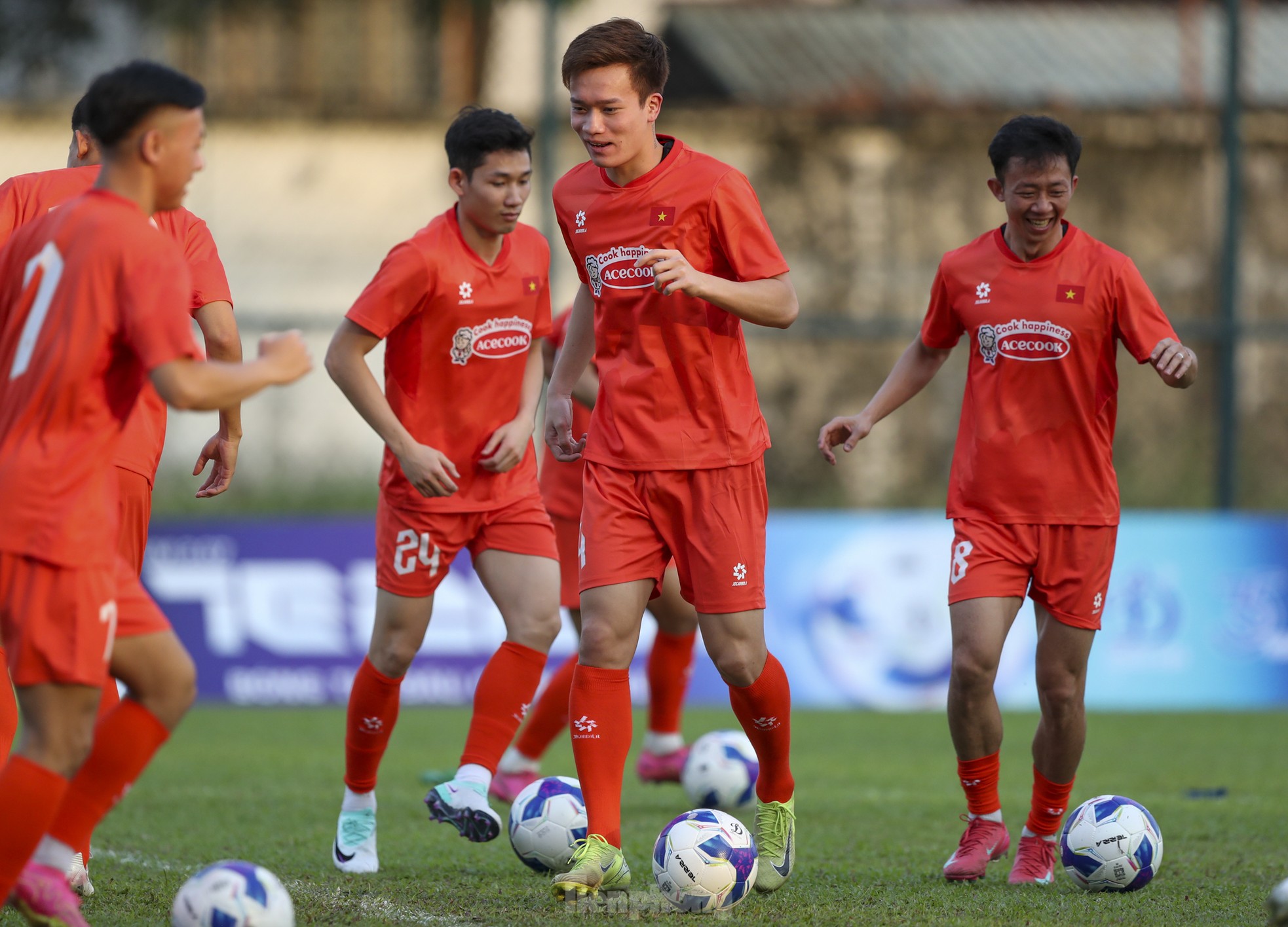 Tien Linh and Quang Hai were absent from the first training session of the Vietnam team, photo 9