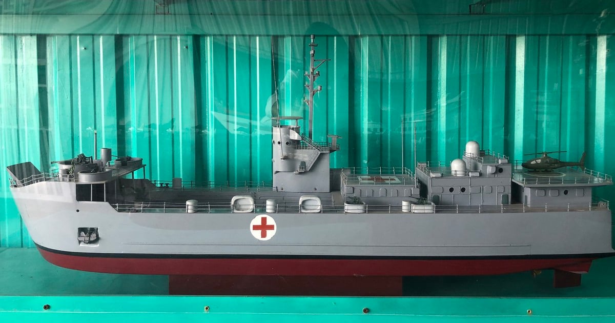 Man makes homemade models of warships, yachts...