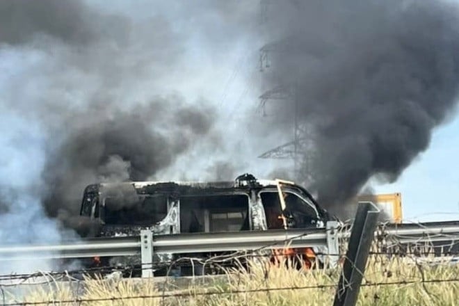 Ambulance burned on HCMC – Trung Luong highway