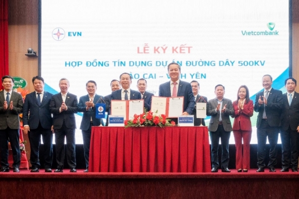 Vietcombank provides credit of 5,472 billion VND for Lao Cai - Vinh Yen 500 kV transmission line project