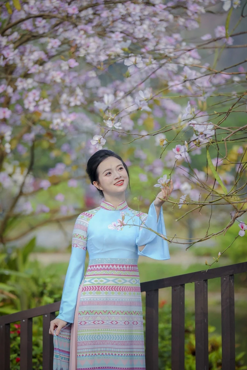 La "belleza floral de Baurant" luce radiante su figura en Dien Bien