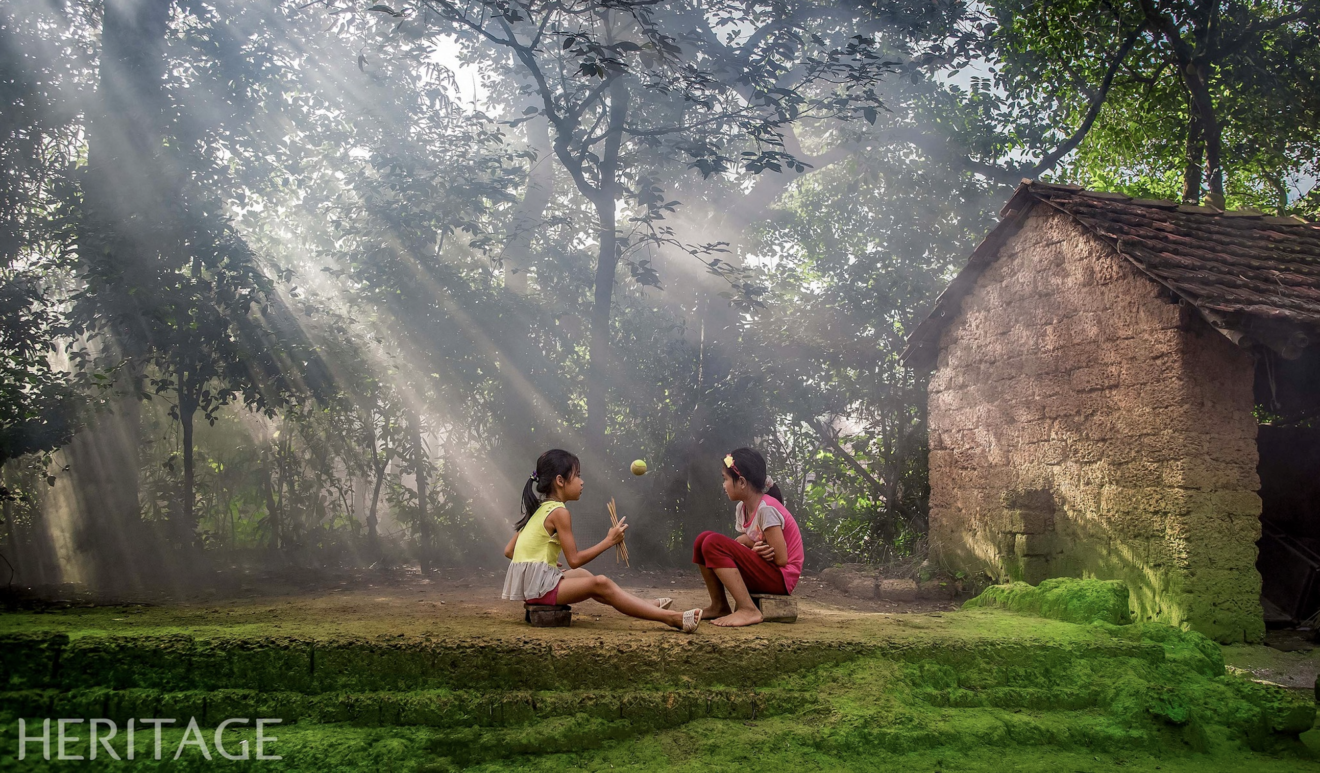 Welcoming the sunshine in Duong Lam ancient village