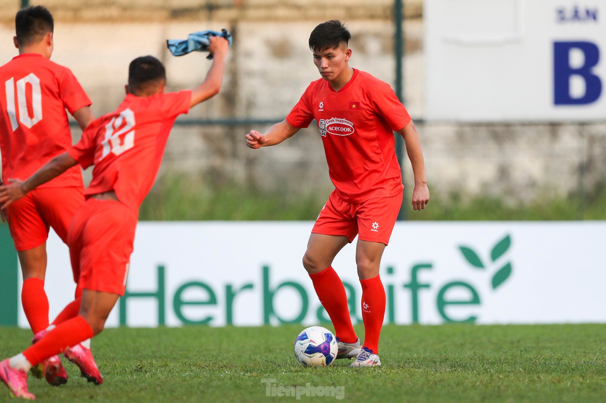 Tien Linh and Quang Hai were absent from the first training session of the Vietnam team photo 13