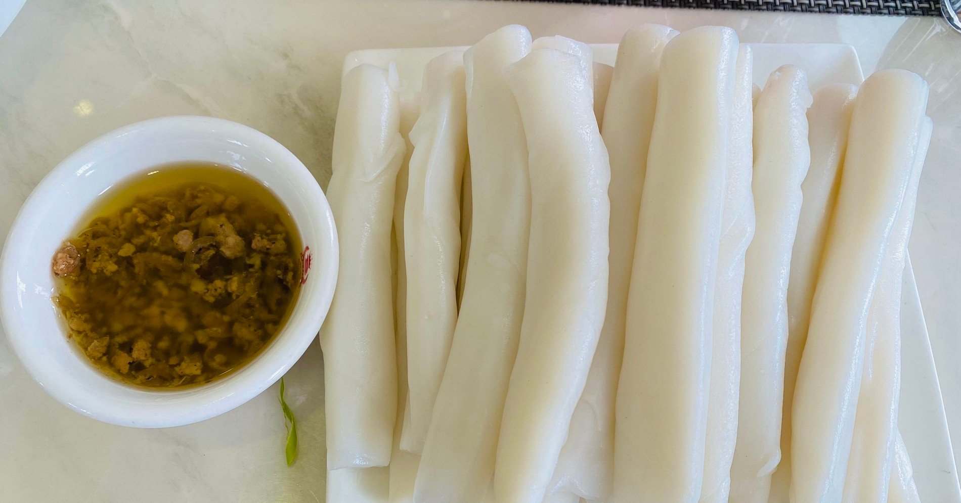 Son Tung M-TP tries a strange specialty in Quang Ninh, tells of his dream of 'eating 6 of them'