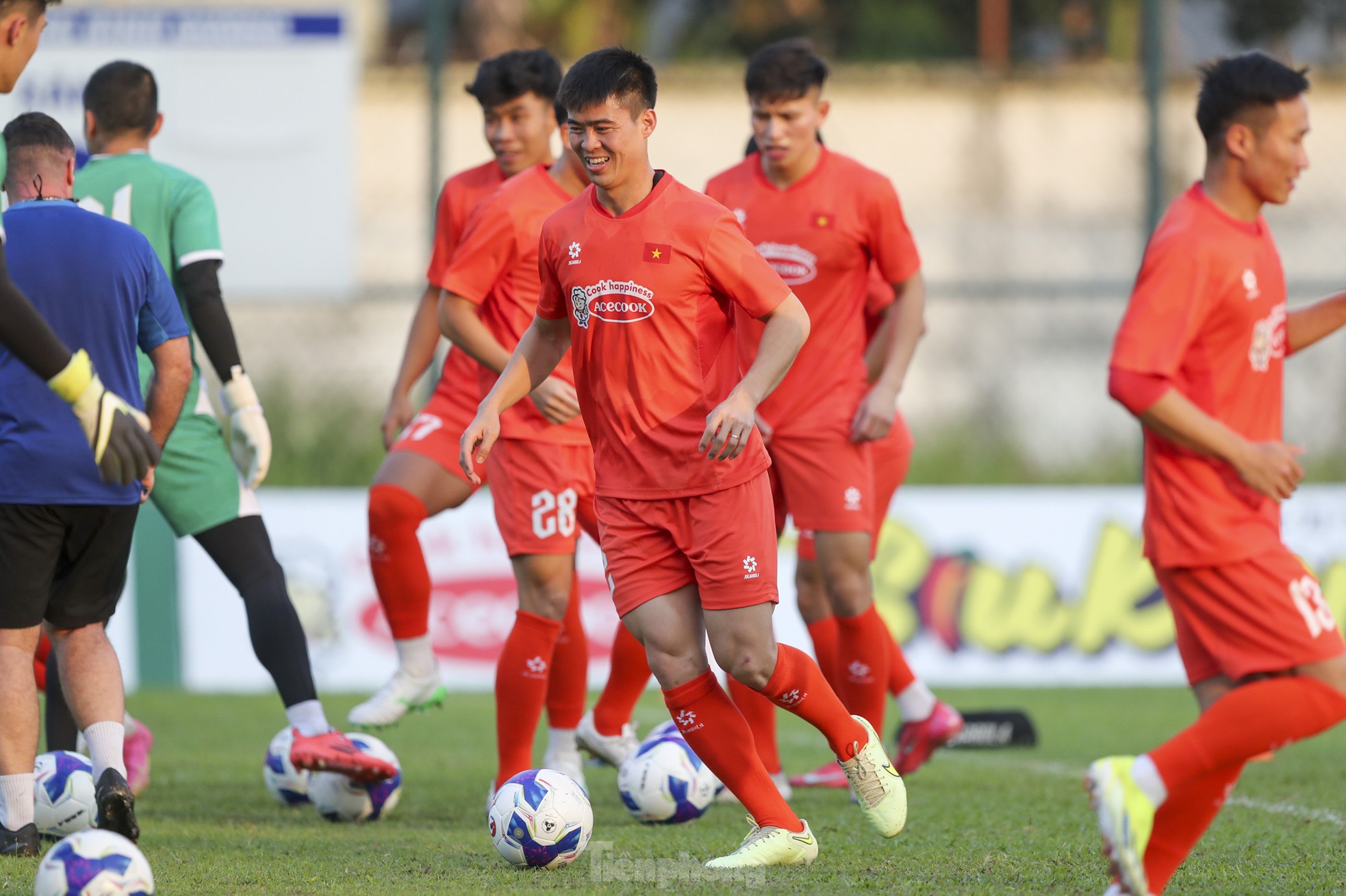 Tien Linh and Quang Hai were absent from the first training session of the Vietnamese team, photo 4