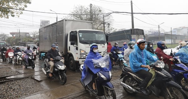 Embouteillages constants sur la route de Hanoi, extension de 8 voies, section transversale jusqu'à 50 mètres