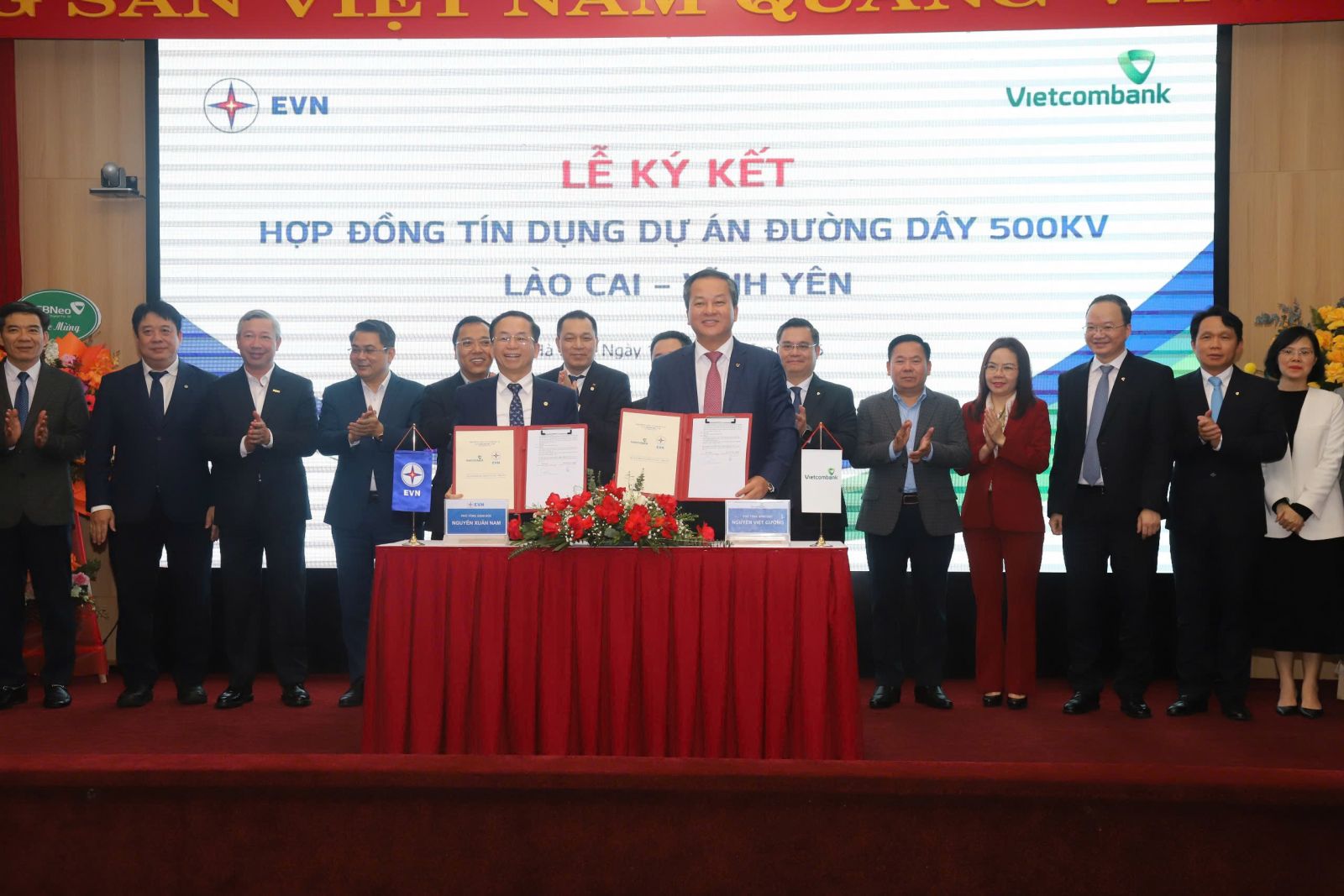 Deputy Minister Nguyen Hoang Long attended the signing ceremony of the credit contract to finance the Lao Cai 500kV transmission line project...