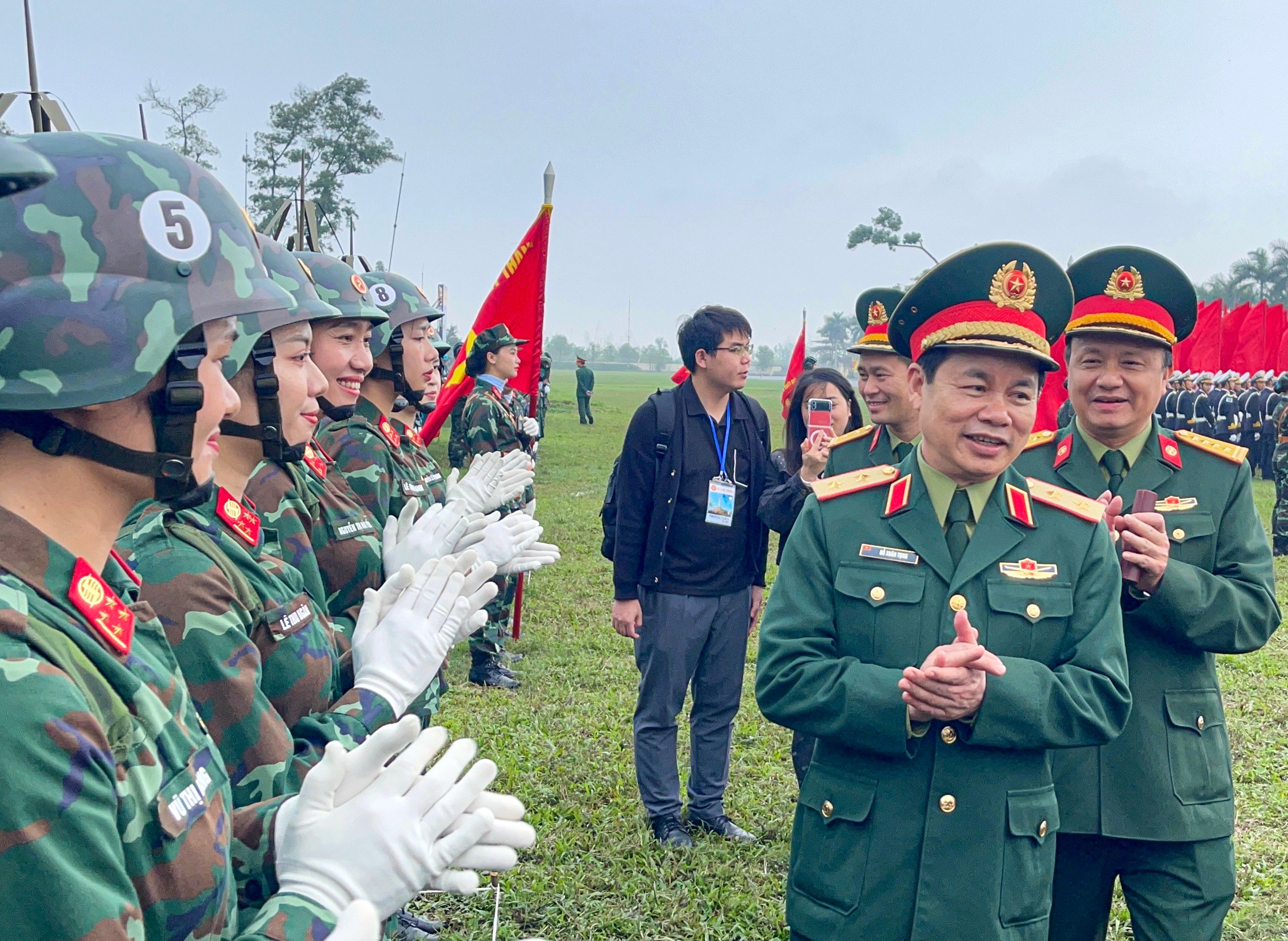 Lá cờ đặc biệt trong buổi hợp luyện diễu binh kỷ niệm thống nhất đất nước - Ảnh 31.