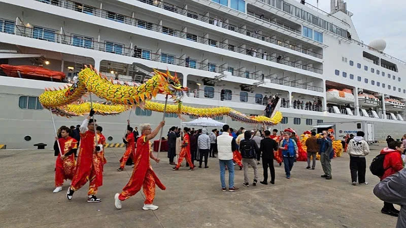 Quang Ninh aprovecha eficazmente el flujo turístico de cruceros