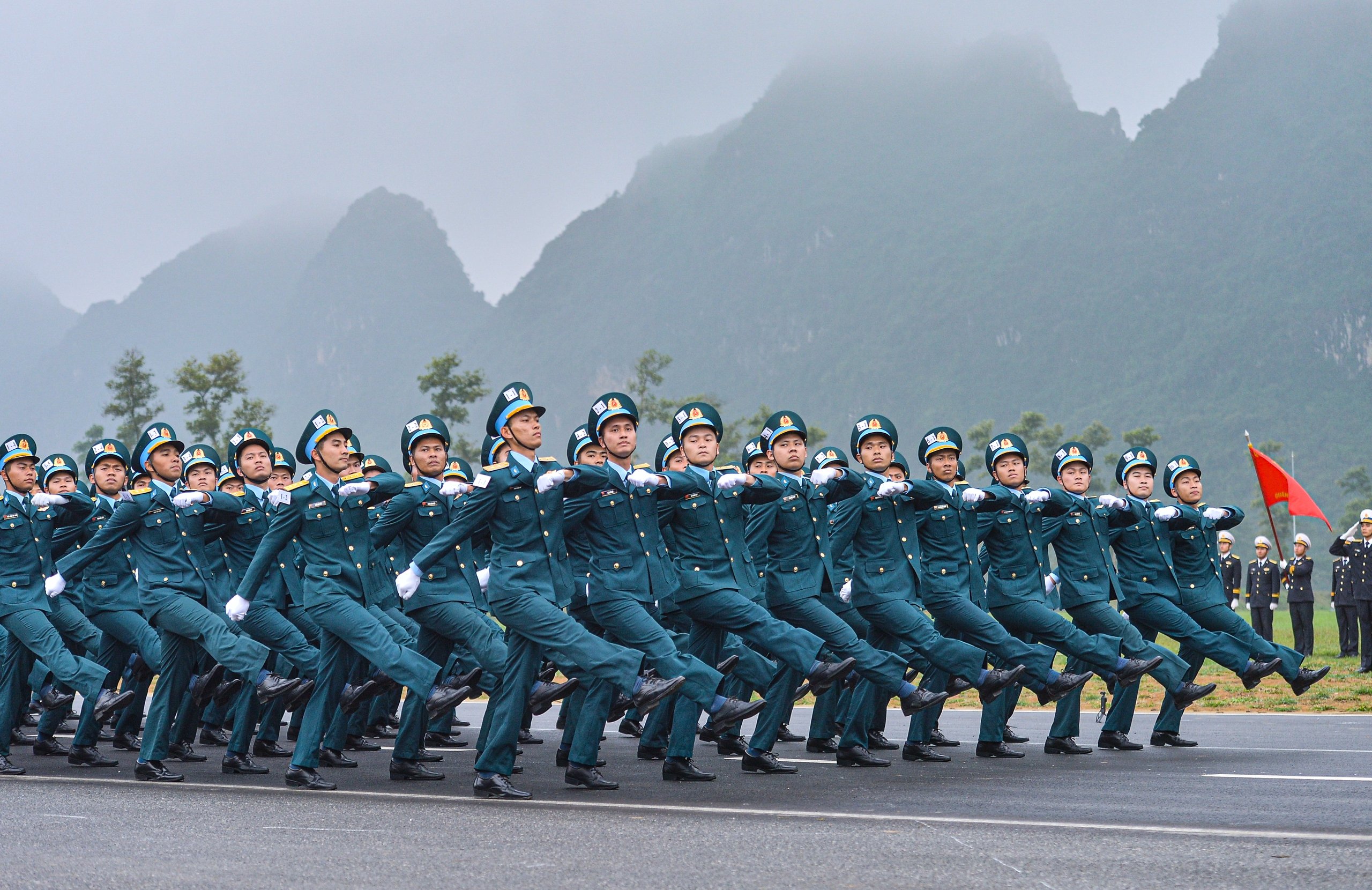 Lá cờ đặc biệt trong buổi hợp luyện kỷ niệm 50 năm thống nhất đất nước- Ảnh 20.